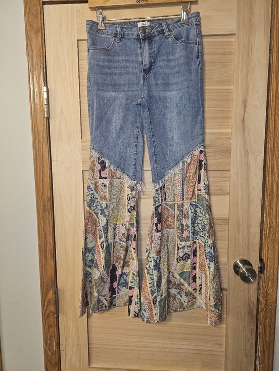 Easel Los Angeles Denim - Easel Denim Flare Jeans with Multicolor Patchwork Panels